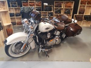 Sacoches Myleatherbikes Softail Héritage (8)